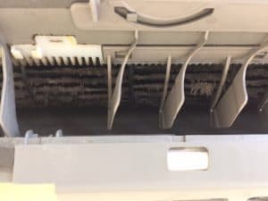 ventilador de ar condicionado com manutenção deficiente